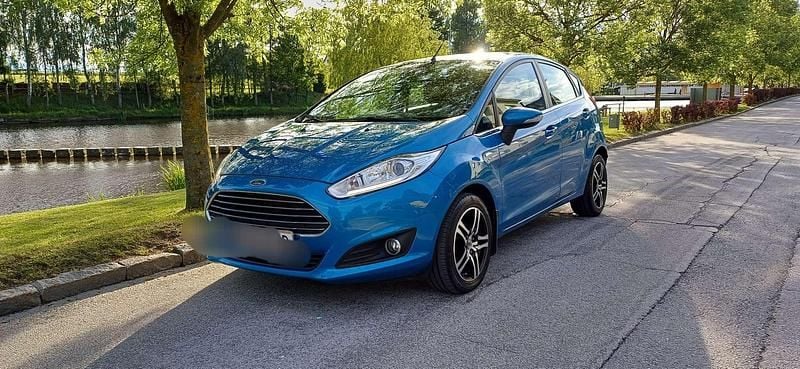 Gebraucht Ford Fiesta Titanium 75 PS (55 kW) 2012 Blau Kleinwagen