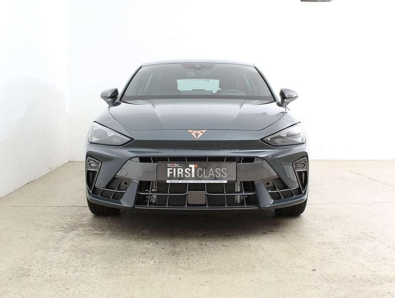 Neu Cupra Leon 150 PS (110 kW) 2025 Blau Limousine