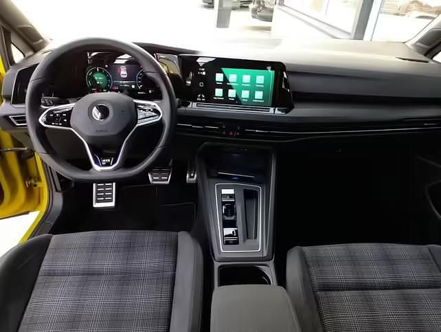 Gebraucht VW Golf VIII Pro 150 PS (110 kW) 2021 Limonengelbmet. Limousine