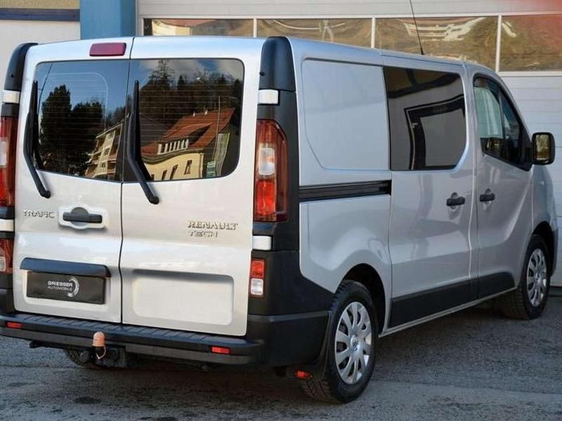 Gebraucht Renault Trafic 125 PS (91 kW) 2017 Silber Van / Kleinbus