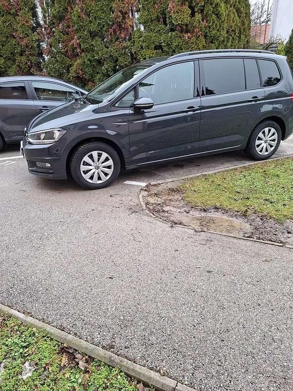 Gebraucht VW Touran Comfortline 150 PS (110 kW) 2023 Van / Kleinbus