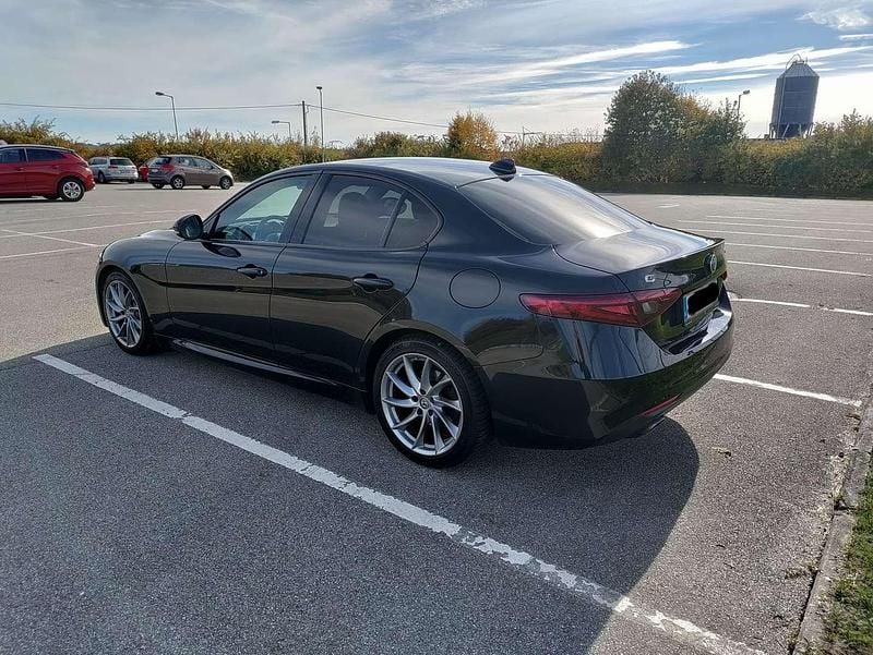 Gebraucht Alfa Romeo Giulia Super 150 PS (110 kW) 2016 Schwarz Limousine