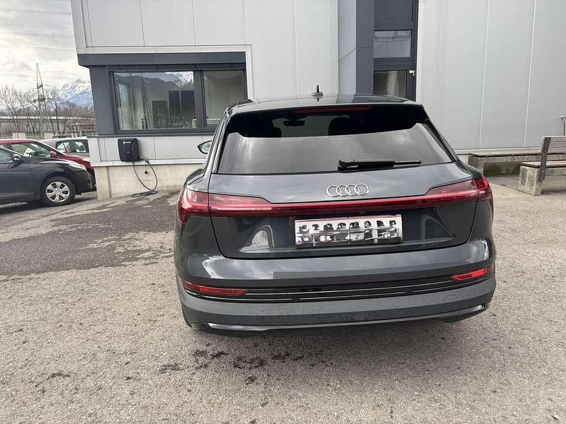 Gebraucht Audi e-tron Business 230 kW (313 PS) 2021 Grau SUV