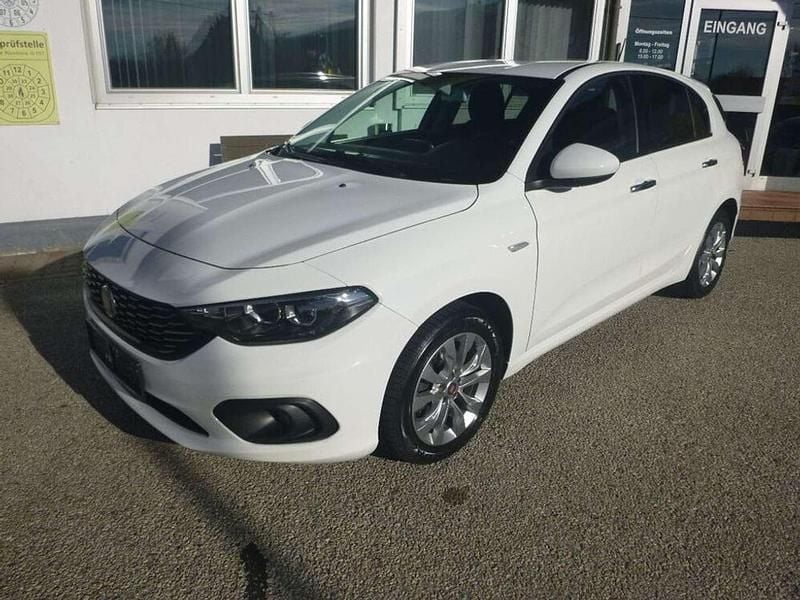 Weiß Gebraucht 2019 Fiat Tipo Lounge Limousine | € 9.990 (Guter Preis) - Bild 1/4