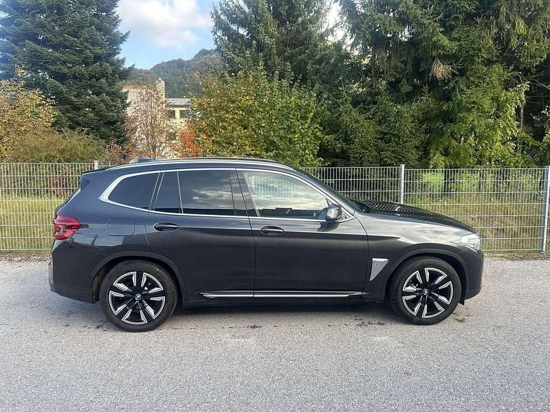 Grau Gebraucht 2021 BMW iX3 SUV | € 32.500 (Fairer Preis) - Bild 1/4