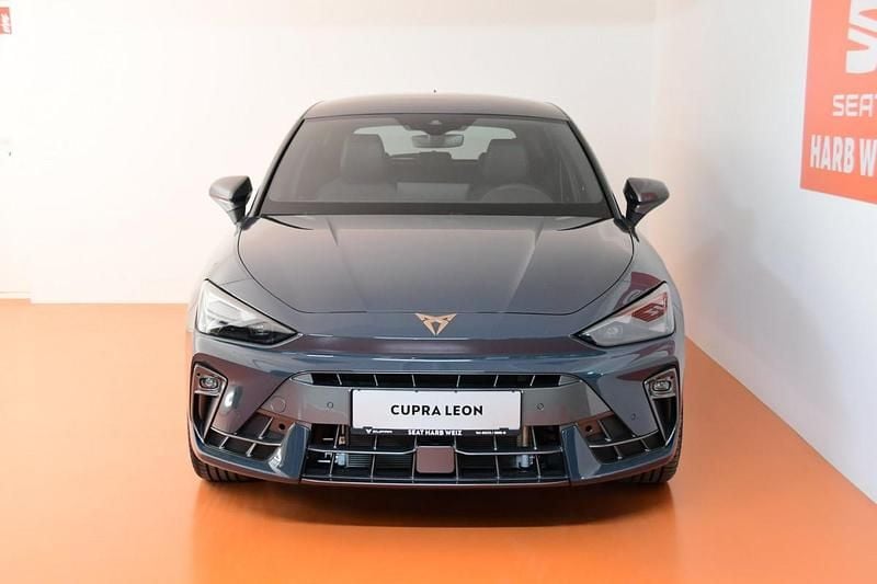 Neu Cupra Leon 150 PS (110 kW) 2025 Dunkelblau  normal Coupé