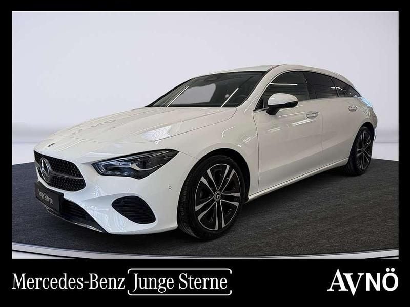 Weiß Gebraucht 2024 Mercedes CLA180 Shooting Brake Kombi | € 33.980 (Teuer) - Bild 1/3