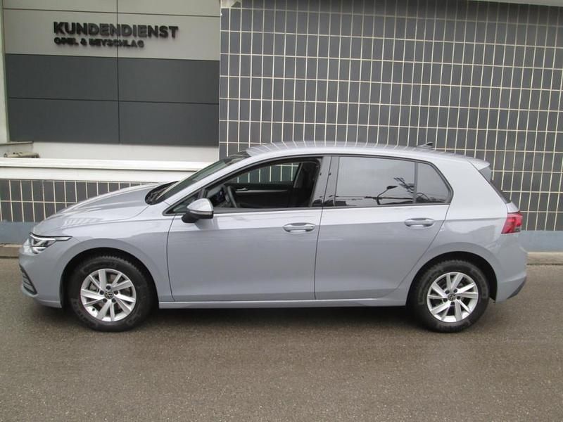 Gebraucht VW Golf VIII Life 110 PS (80 kW) 2024 Grau Limousine