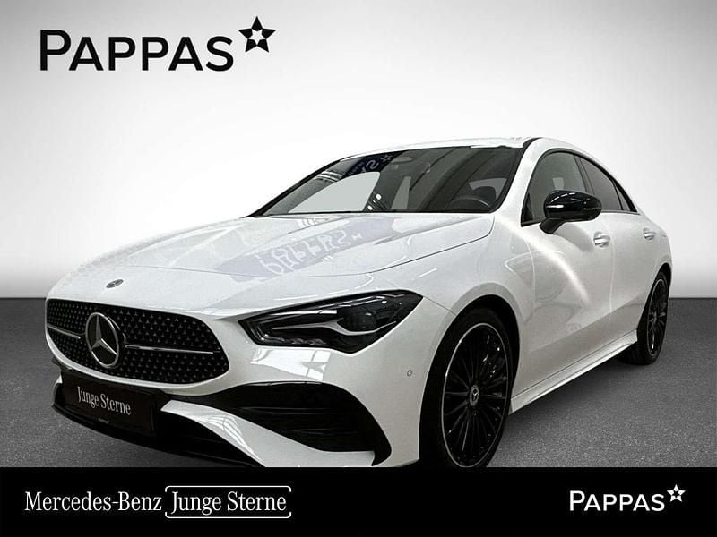 Weiß Gebraucht 2024 Mercedes CLA200 AMG line Coupé | € 44.900 (Fairer Preis) - Bild 1/2