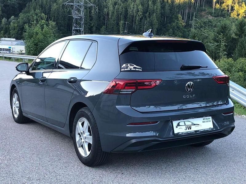 Gebraucht VW Golf VIII 90 PS (66 kW) 2020 Grau Limousine