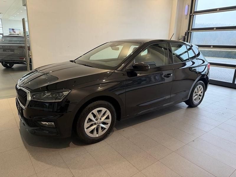 Schwarz metallicperleffektno Gebraucht 2024 Skoda Fabia Selection Kleinwagen | € 18.290 (Guter Preis) - Bild 1/4