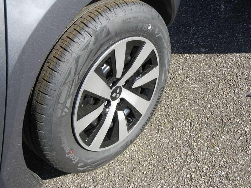 Neu Mitsubishi Colt Invite 90 PS (66 kW) 2025 Grau Limousine