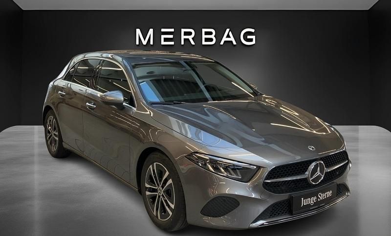 Gebraucht Mercedes A180 Advanced Plus 116 PS (85 kW) 2024 Mountaingrau metallic Limousine