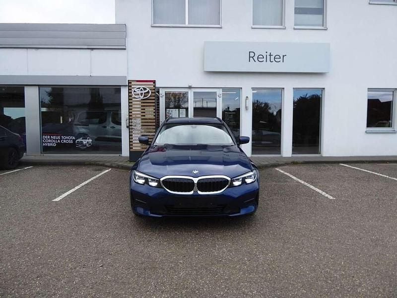 Blau Gebraucht 2020 BMW 318 Kombi | € 20.990 (Fairer Preis) - Bild 1/4