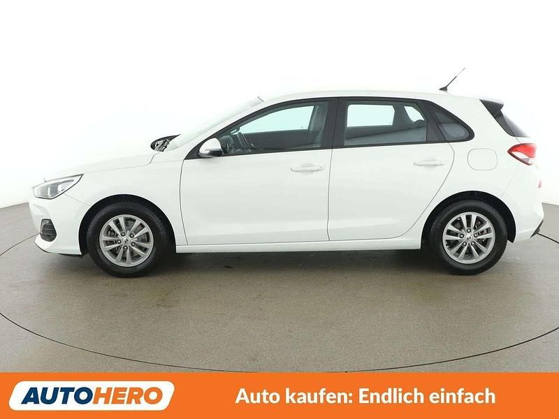 Gebraucht Hyundai i30 120 PS (88 kW) 2020 Weiß Kleinwagen