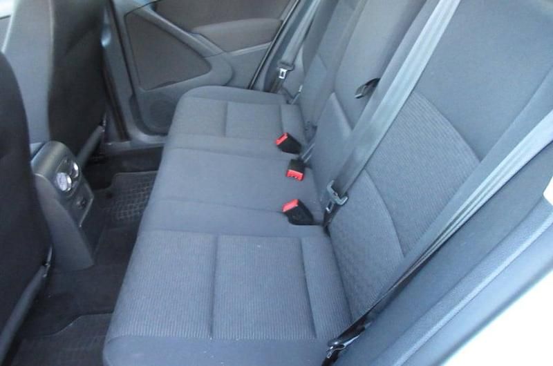 Gebraucht VW Tiguan Trendline 110 PS (80 kW) 2012 Silber  metallic SUV