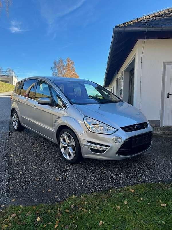 Gebraucht Ford S-MAX Titanium 140 PS (102 kW) 2013 Silber Van / Kleinbus