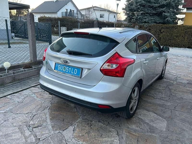 Gebraucht Ford Focus Trend 95 PS (69 kW) 2012 Grau Limousine