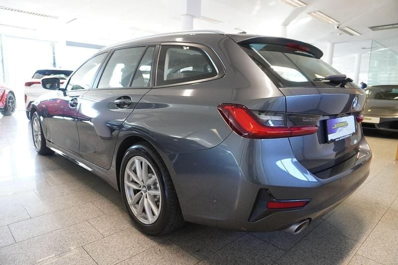 Gebraucht BMW 330e 292 PS (214 kW) 2021 Grau Kombi
