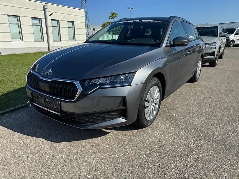 Mittelgrau metallic Neu 2025 Skoda Octavia Essence Kombi | € 31.990 (Guter Preis) - Bild 1/4