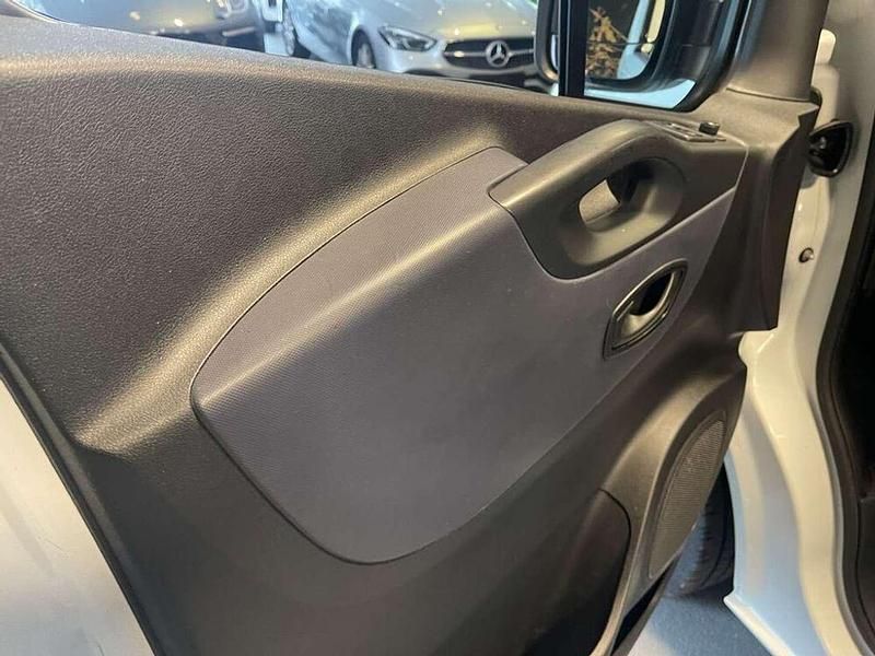 Gebraucht Opel Vivaro 120 PS (88 kW) 2016 Weiß Van / Kleinbus