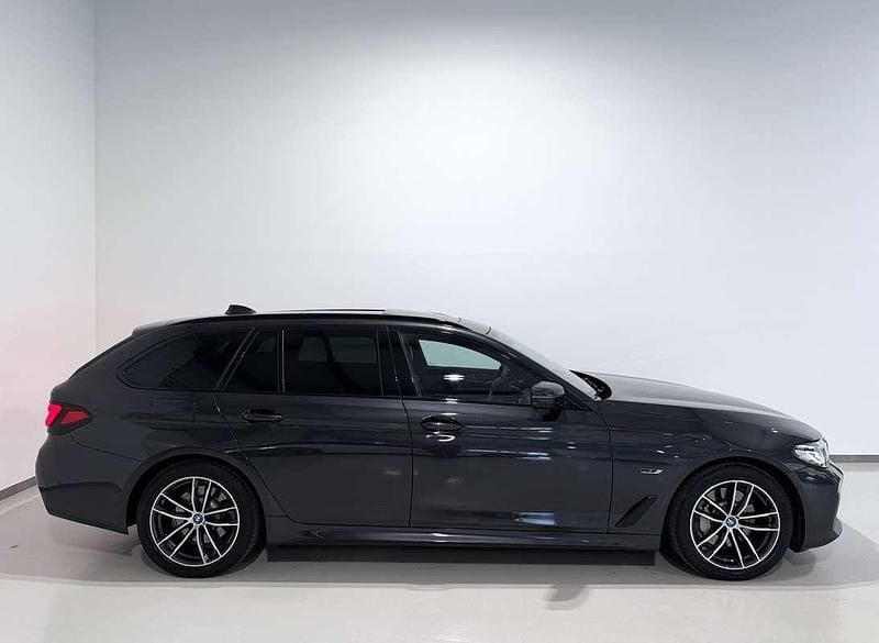 Gebraucht BMW 530e M Sport 292 PS (214 kW) 2022 Grau Kombi