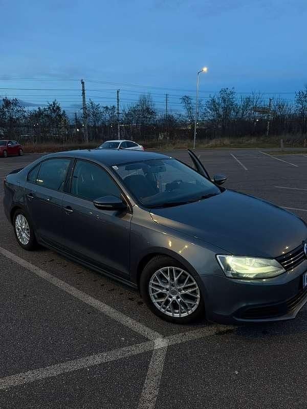 Gebraucht VW Jetta Trendline 105 PS (77 kW) 2011 Limousine