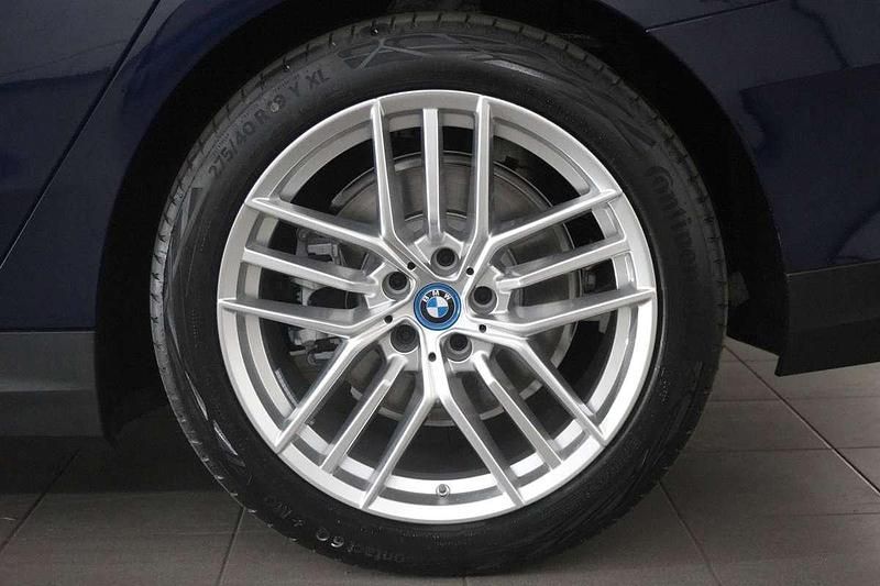 Gebraucht BMW 530e Efficient Dynamics 299 PS (219 kW) 2024 Blau Kombi