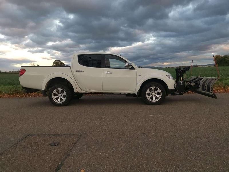 Gebraucht Mitsubishi L200 178 PS (130 kW) 2013 Weiß Abholung
