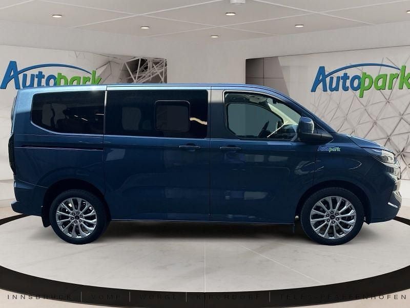 Gebraucht Ford Tourneo Titanium 150 PS (110 kW) 2024 Blau Van / Kleinbus