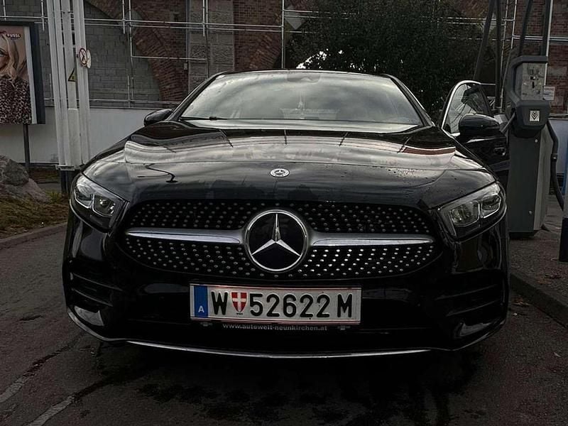 Schwarz Gebraucht 2022 Mercedes A250 Limousine | € 25.800 (Superpreis) - Bild 1/4