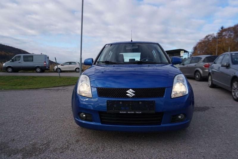 Blau Gebraucht 2005 Suzuki Swift GL Limousine | € 1.750 (Fairer Preis) - Bild 1/4