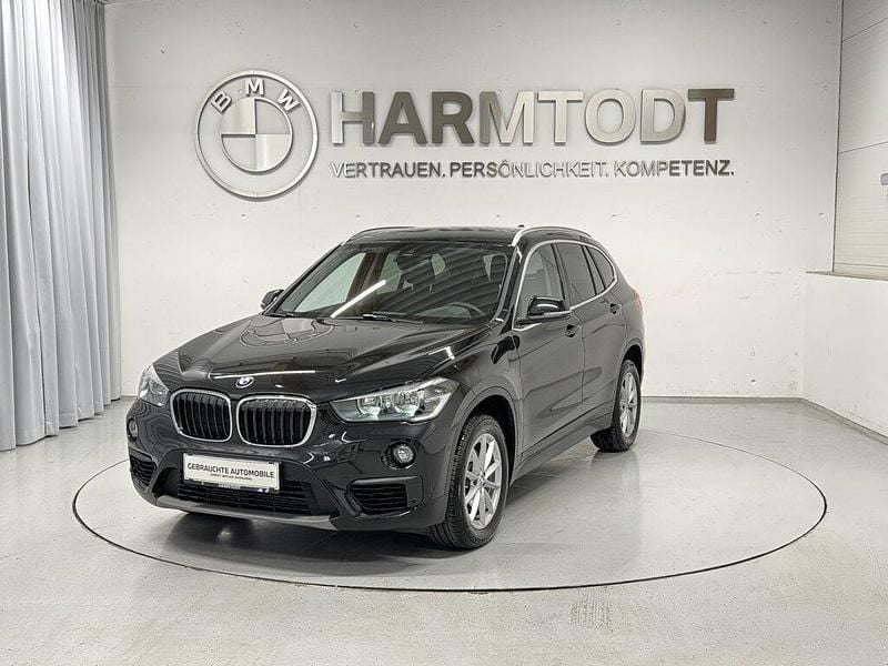 Saphirschwarz Gebraucht 2019 BMW X1 Advantage SUV | € 25.989 (Fairer Preis) - Bild 1/1