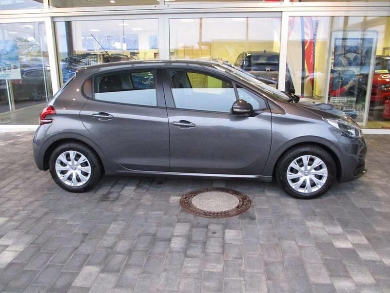 Gebraucht Peugeot 208 Active 68 PS (50 kW) 2018 Grau Kleinwagen