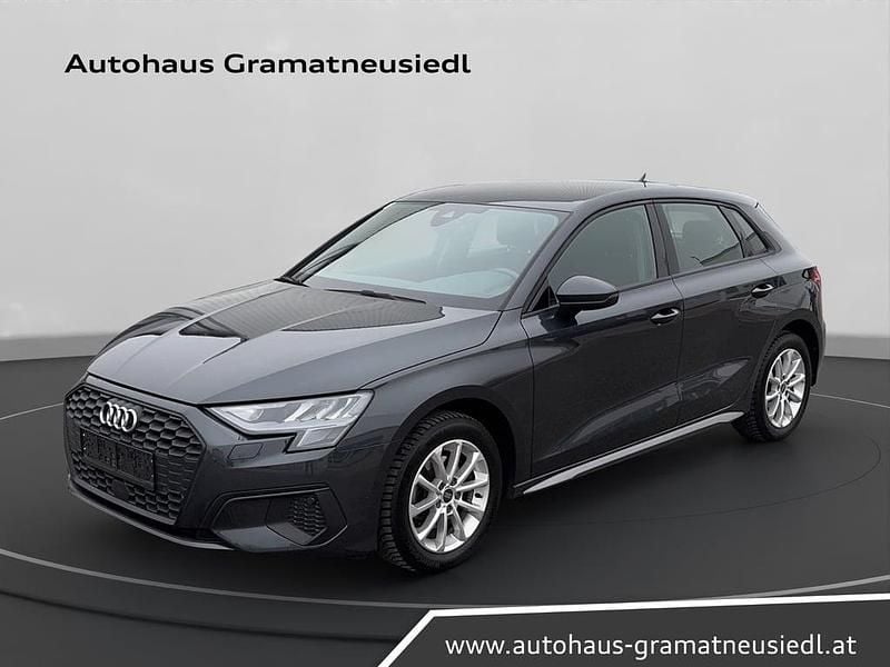 Hellgrau metallic Gebraucht 2022 Audi A3 Limousine | € 21.990 (Guter Preis) - Bild 1/4