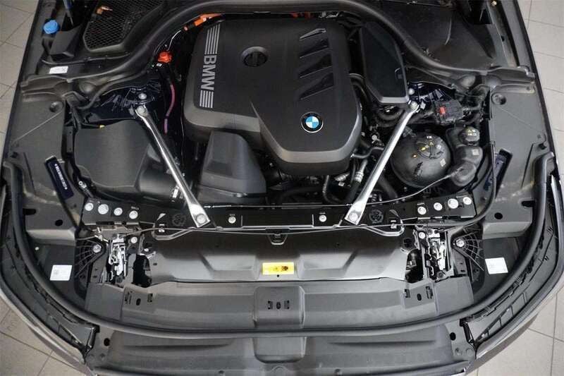 Gebraucht BMW 530e Efficient Dynamics 299 PS (219 kW) 2024 Bmw individual tansanitblau Kombi