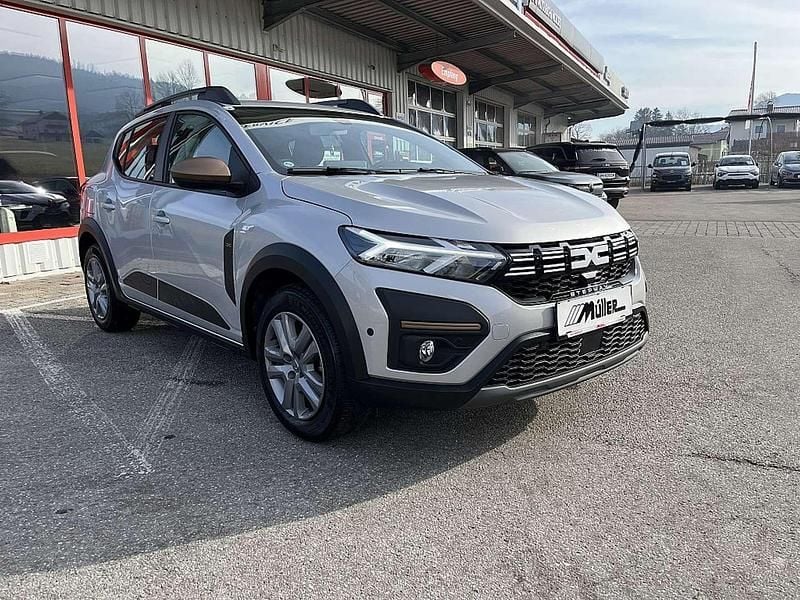 Grau Gebraucht 2023 Dacia Sandero Extreme Kleinwagen | € 17.990 (Superpreis) - Bild 1/4