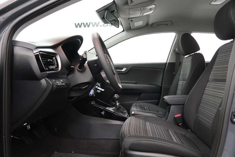 Gebraucht Kia Stonic Silver 84 PS (61 kW) 2023 Grau SUV