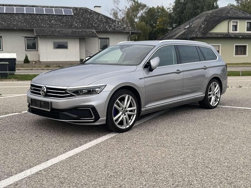Gebraucht VW Passat Family 218 PS (160 kW) 2020 Silber Van