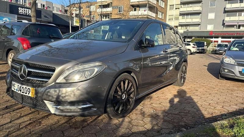 Gebraucht Mercedes B220 170 PS (125 kW) 2012 Van / Kleinbus