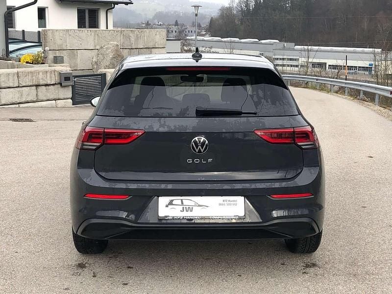 Gebraucht VW Golf VIII 90 PS (66 kW) 2020 Grau Limousine