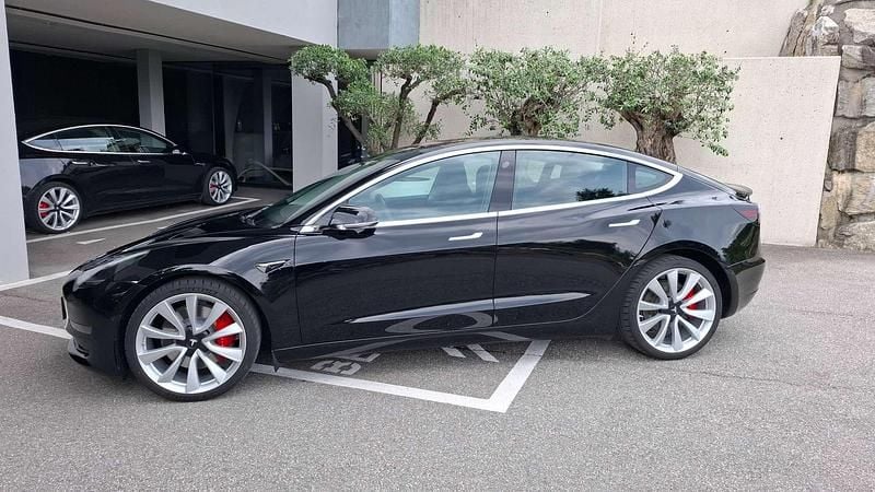 Schwarz Gebraucht 2019 Tesla Model 3 Performance Limousine | € 28.500 (Etwas zu teuer) - Bild 1/4