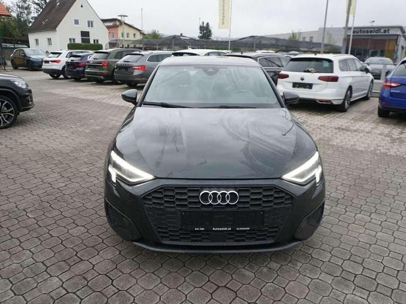Gebraucht Audi A3 Sport 116 PS (85 kW) 2021 Grau Limousine