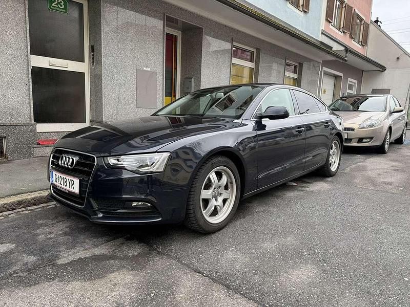 Gebraucht Audi A5 Sportback 177 PS (130 kW) 2013 Blau Kleinwagen