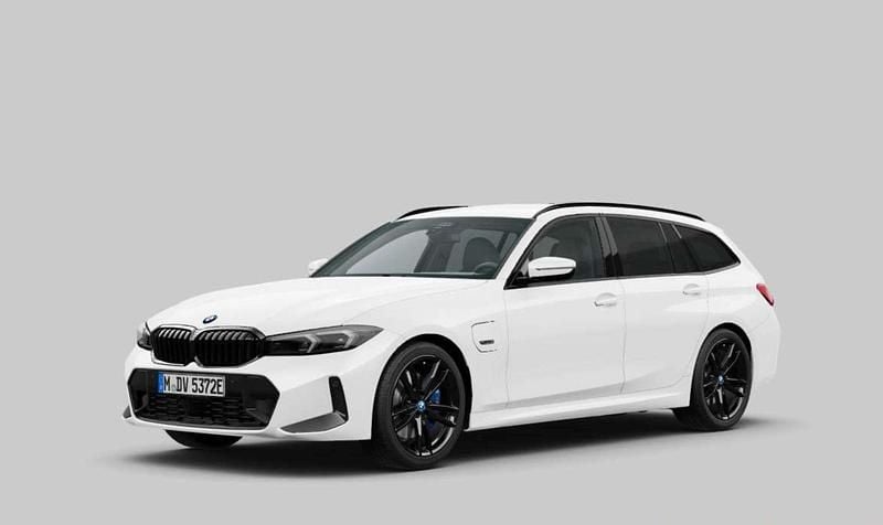Gebraucht BMW 320e M Sport 204 PS (150 kW) 2023 Weiß Kombi