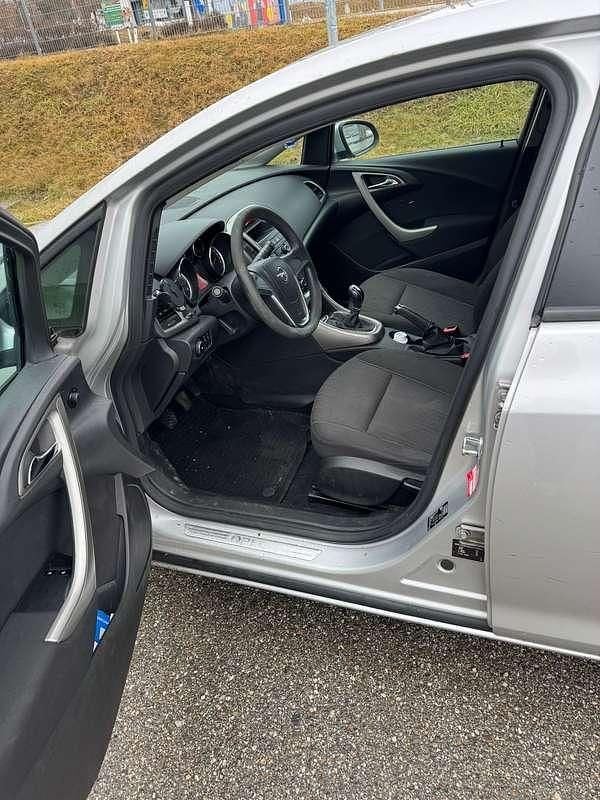 Gebraucht Opel Astra 101 PS (74 kW) 2010 Kombi