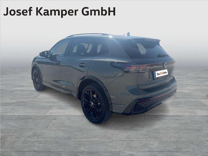 Gebraucht VW Tiguan Sport 193 PS (141 kW) 2025 Mittelgrün metallic SUV