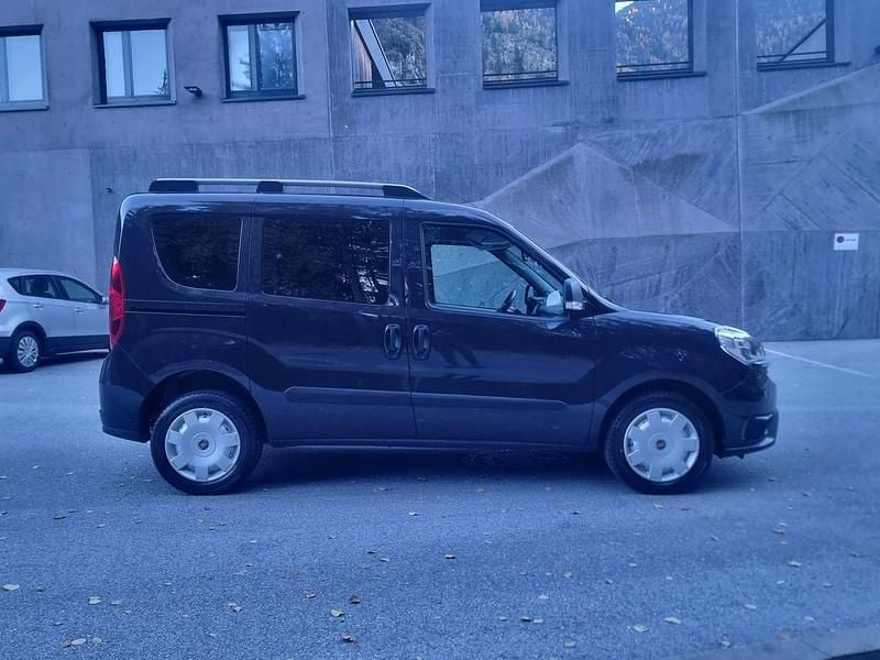 Gebraucht Fiat Doblò Pop 95 PS (69 kW) 2016 Schwarz Van / Kleinbus