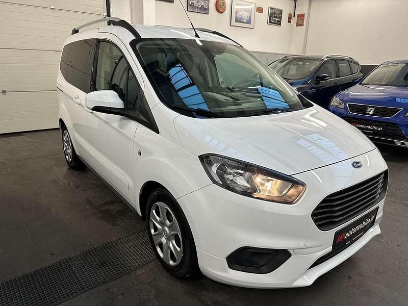 Gebraucht Ford Tourneo Courier Trend 101 PS (74 kW) 2019 Weiß Van / Kleinbus