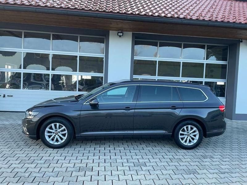 Gebraucht VW Passat Business 122 PS (89 kW) 2022 Grau Kombi